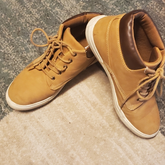 Steve Madden casual unisex shoe says size 6..  seem to be about women's 7.5 - Picture 2 of 5